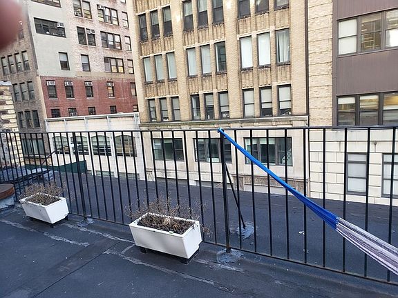 2nd image of 265 W 30th St Frnt 2