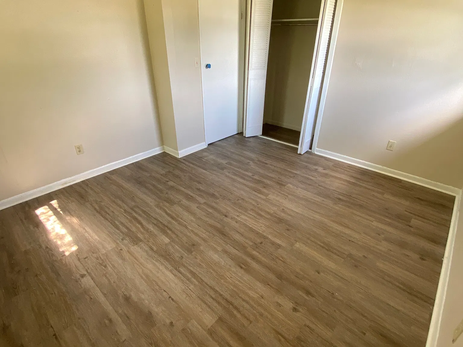 2 bed, 1000 sqft, $1,200 — Photo 3
