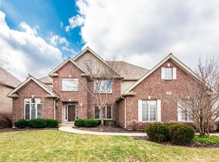 692 Waters Edge Dr, South Elgin, IL 60177