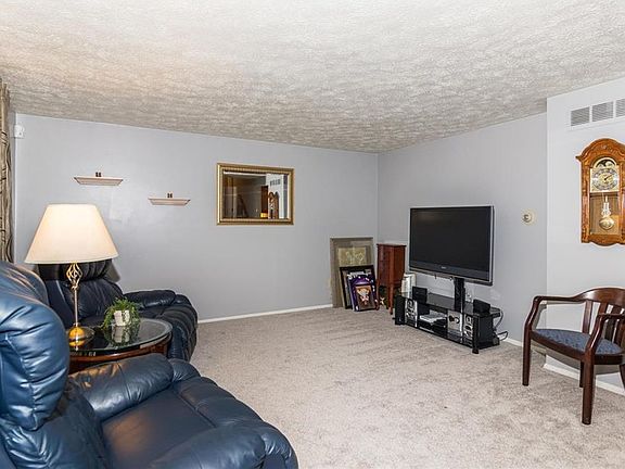 3rd image of 1711 Mutz Dr