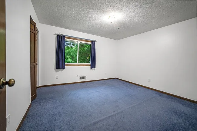 2755 Olive Ln N — Photo 17