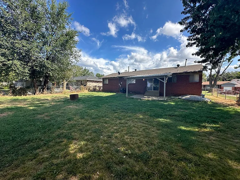 407 W Fairchild Dr — Photo 26