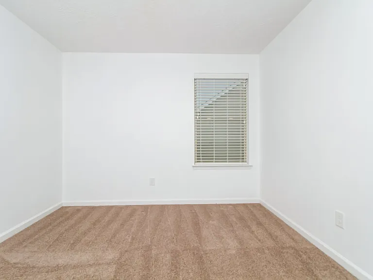 1096 Shire Dr — Photo 10