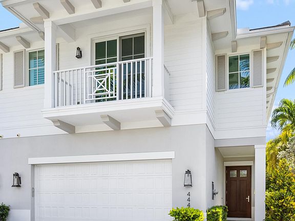3rd image of 444 NE Wavecrest Way