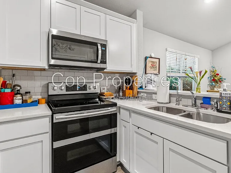 2425 Ayers Dr — Photo 14