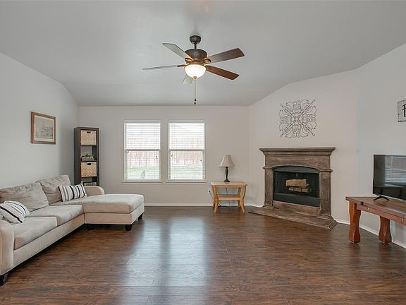 4th image of 4008 Ottawa Dr