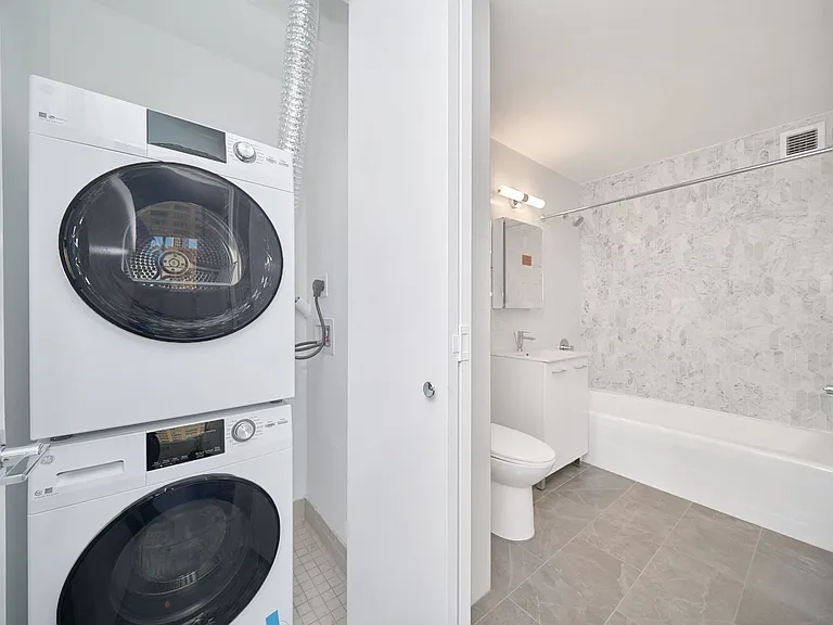 160 Riverside Blvd #27B — Photo 15