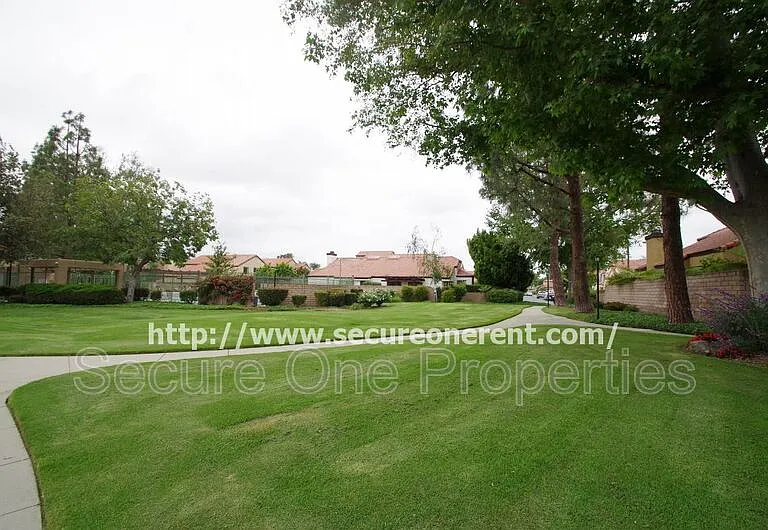 2324 Hampton Ave — Photo 25