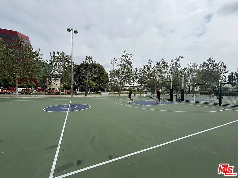 505 N San Vicente Blvd — Photo 20