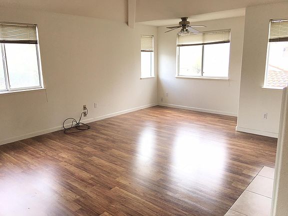 2nd image of 1314 Tea Rose Cir