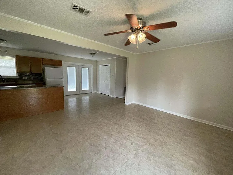 170 Sidney Ave — Photo 2