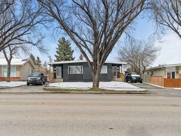 710 & 712 S 72nd Ave NW, Calgary, AB T2K 0P2