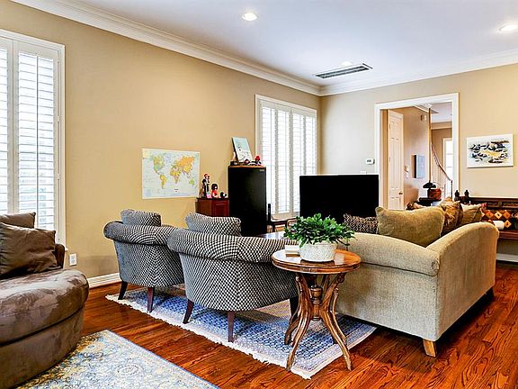 4th image of 5712 Longmont Ln