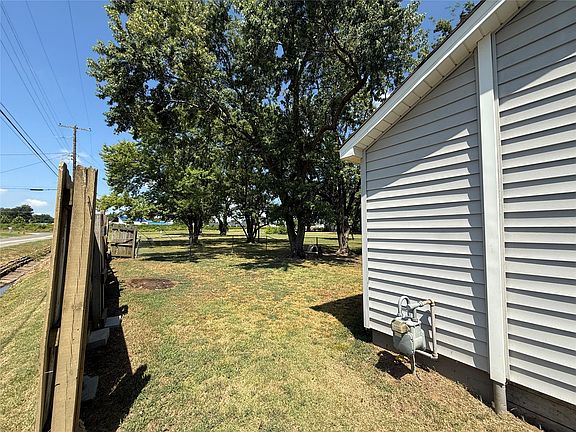 4th image of 220 E Audd Ave