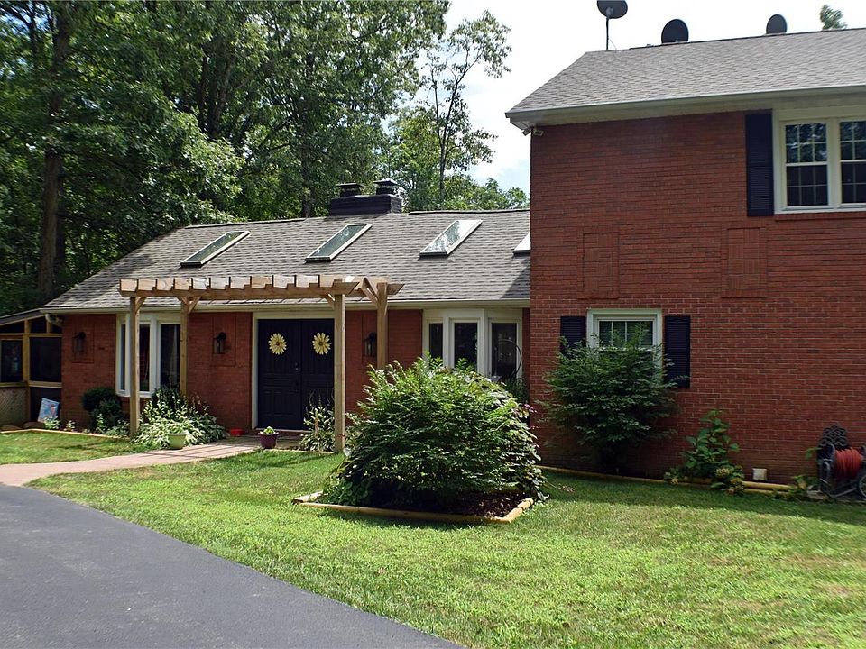 1st image of 271 N Hills Dr