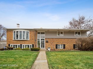 725 N Whitcomb Dr, Palatine, IL 60074
