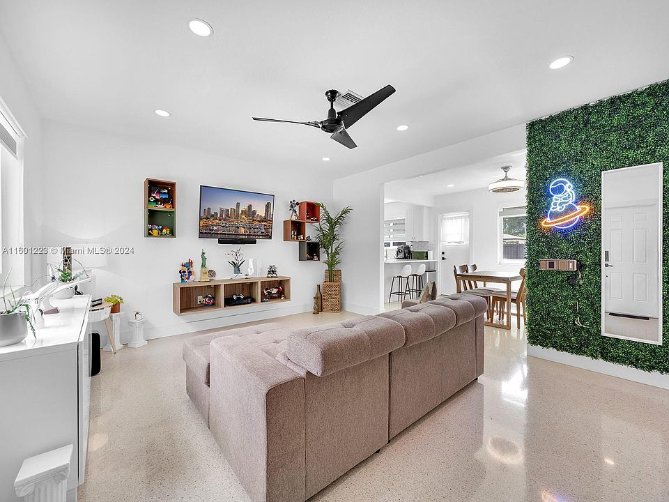 1st image of 4690 SW 25th Ave