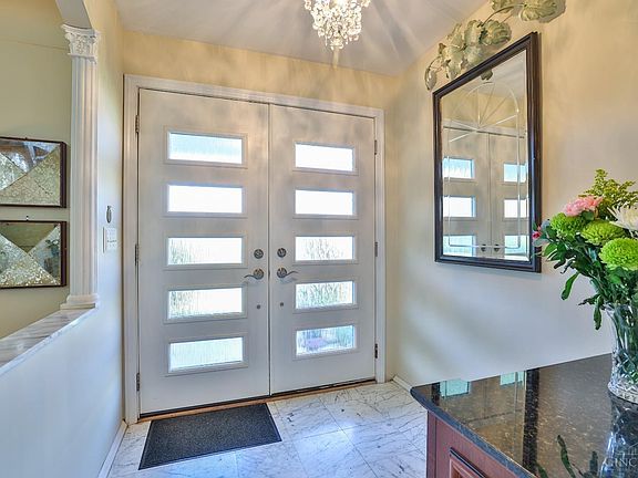 5th image of 10108 Lochcrest Dr