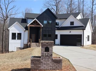 7104 Faucette Farms Dr, Browns Summit, NC 27214