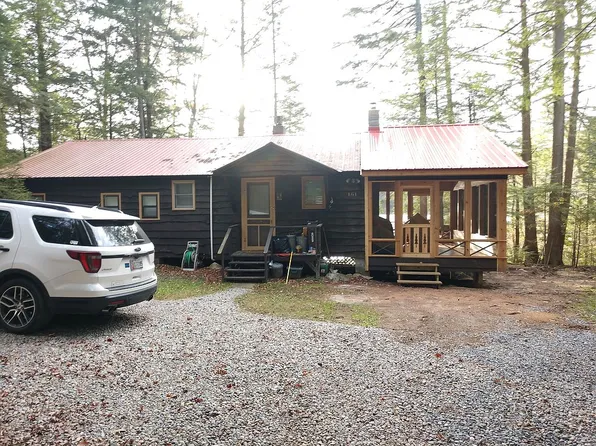 181 N Shore Rd, Caroga Lake, NY 12032