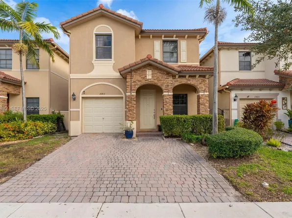 22813 SW 88th Path, Cutler Bay, FL 33190
