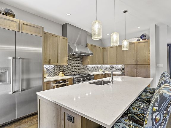 5_005_kitchen.jpg