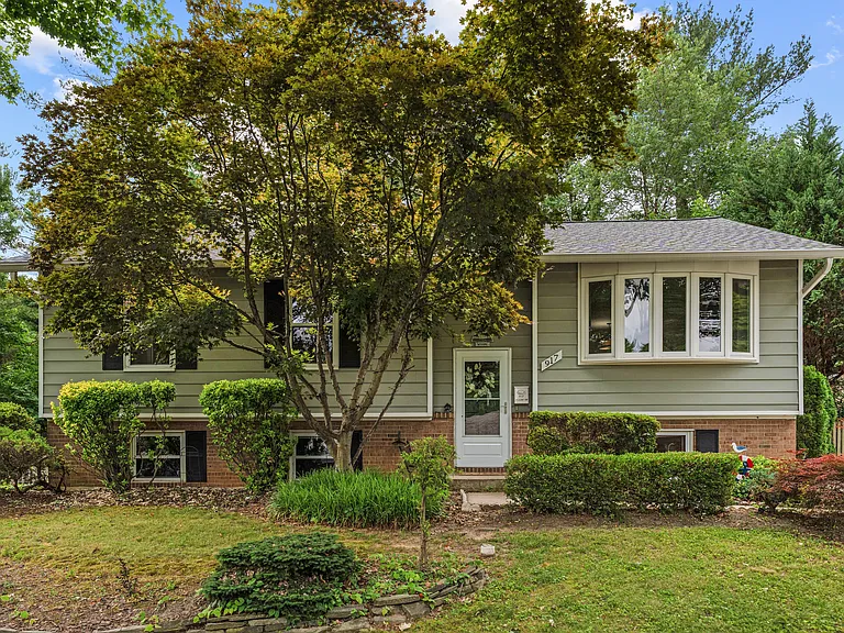 917 Allan Rd — Photo 2