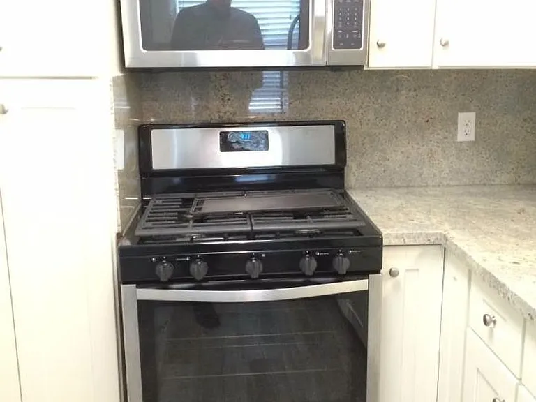 370 N Fair Oaks Ave — Photo 4