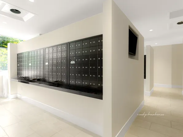 70-25 Yellowstone Boulevard image 4 of 21