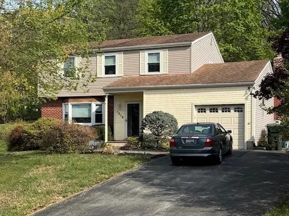 1318 Walnut Ridge Dr, Downingtown, PA 19335