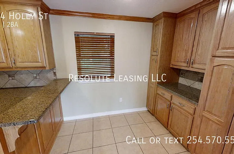 924 Holly St — Photo 11