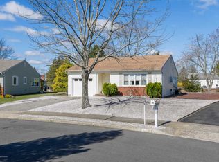 16 Ely Ct, Toms River, NJ