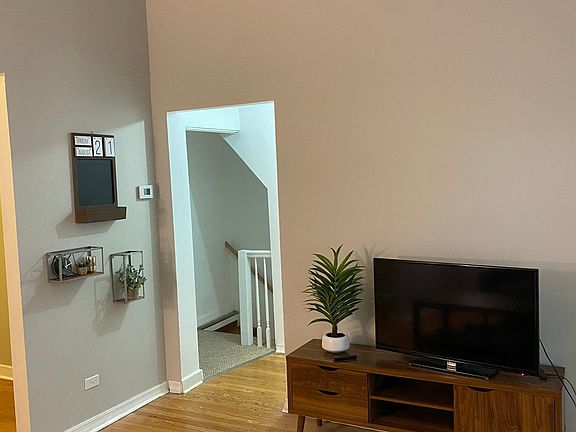 2nd image of 3554 N Wilton Ave #1A