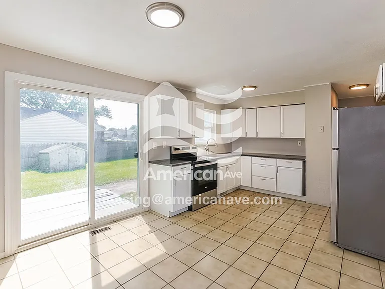 989940_004_dining_room_13911957.jpg