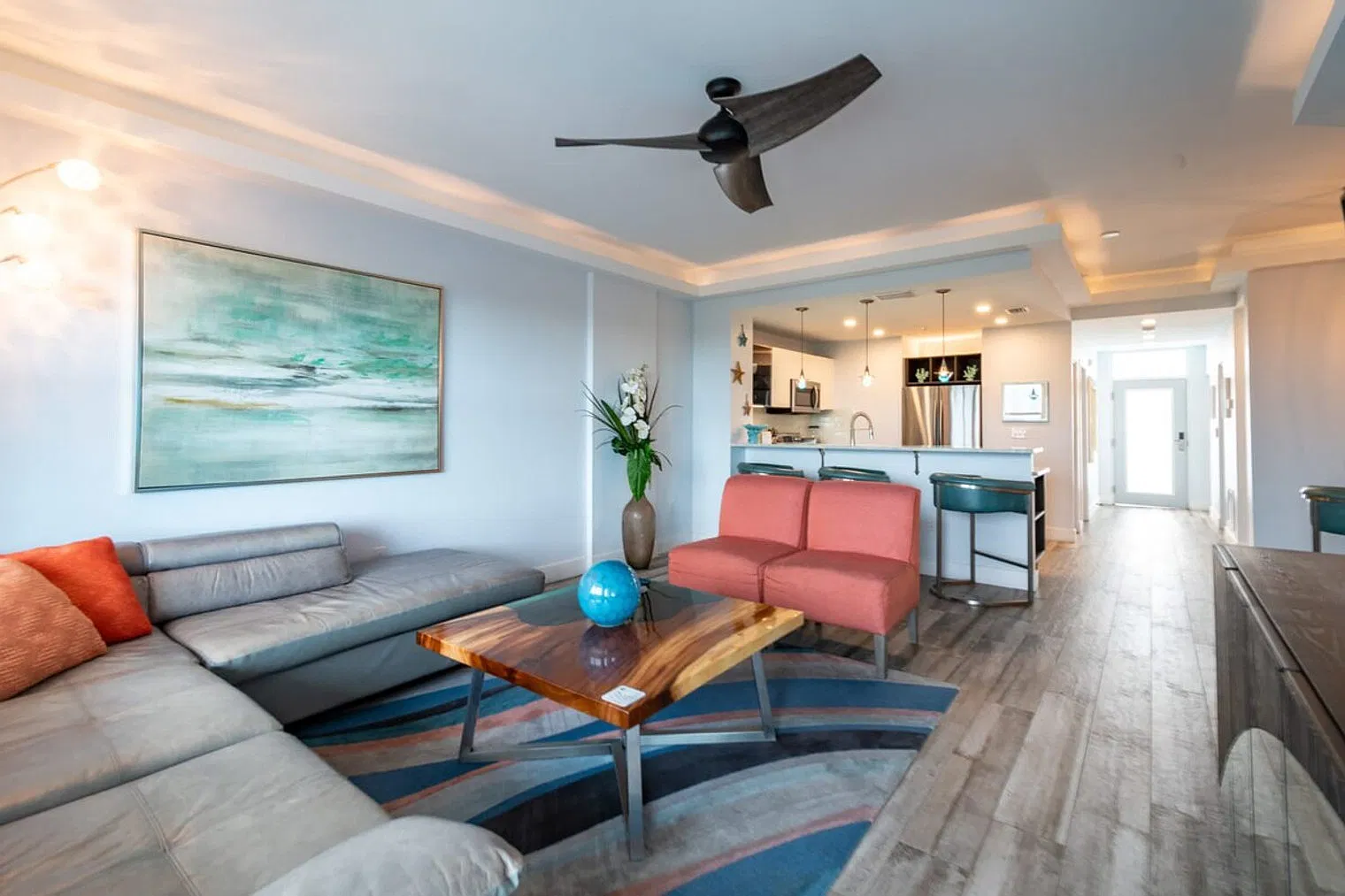 3 bed, 2.0 bath, 1259 sqft, $6,160 — Photo 3