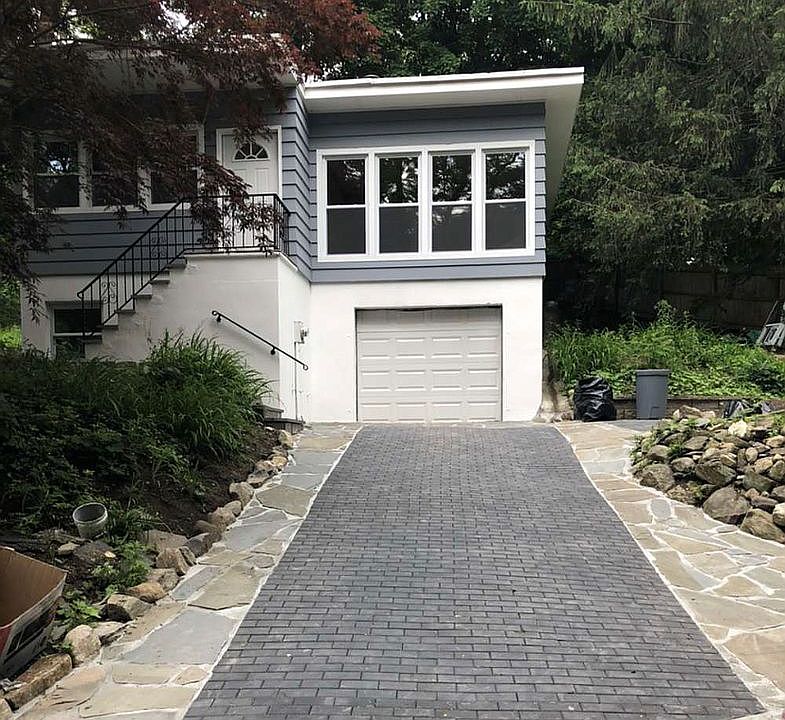 1st image of 19 Hillcrest Dr