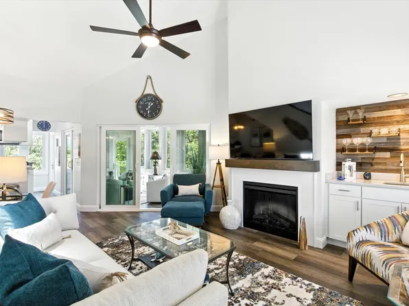 204 Little Oak Island Dr, Folly Beach, SC 29439