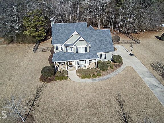 3rd image of 2 White Oak Ln