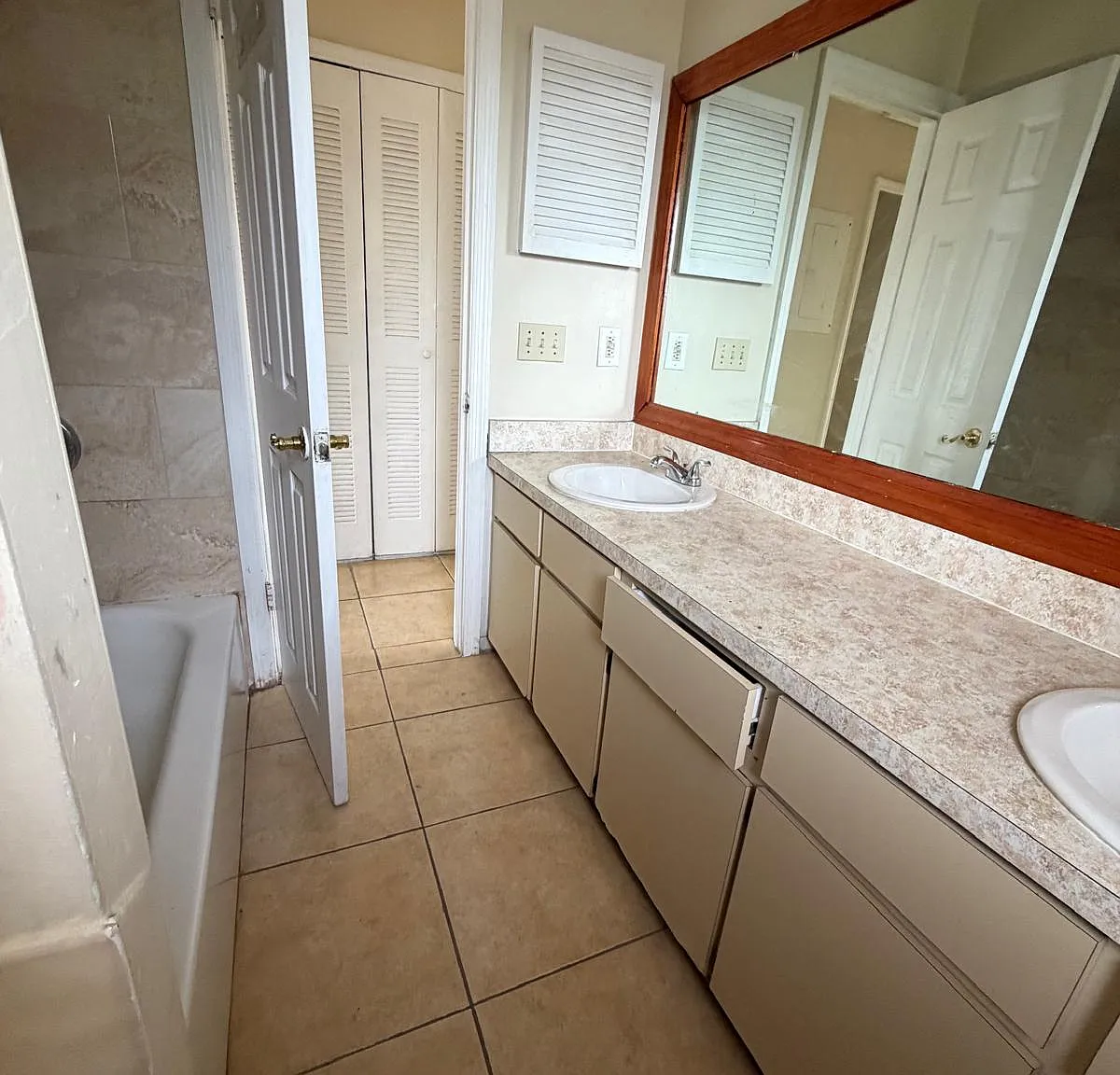2 bed, 750 sqft, $1,600 — Photo 2