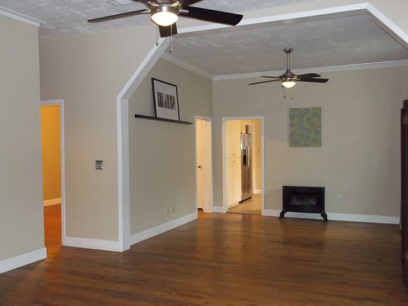 3rd image of 407 Hardin St