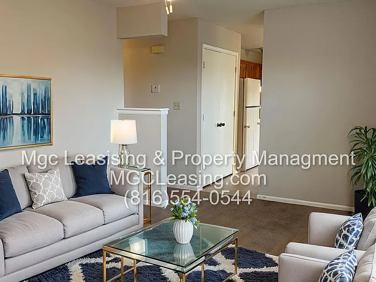 515 Sky Vue Dr — Photo 2