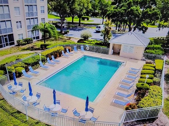 3rd image of 3950 Ironwood Cir APT 406