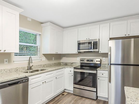 5th image of 869 Arlington Dr