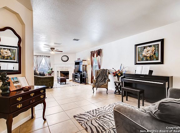 3rd image of 7822 Oakdale Park