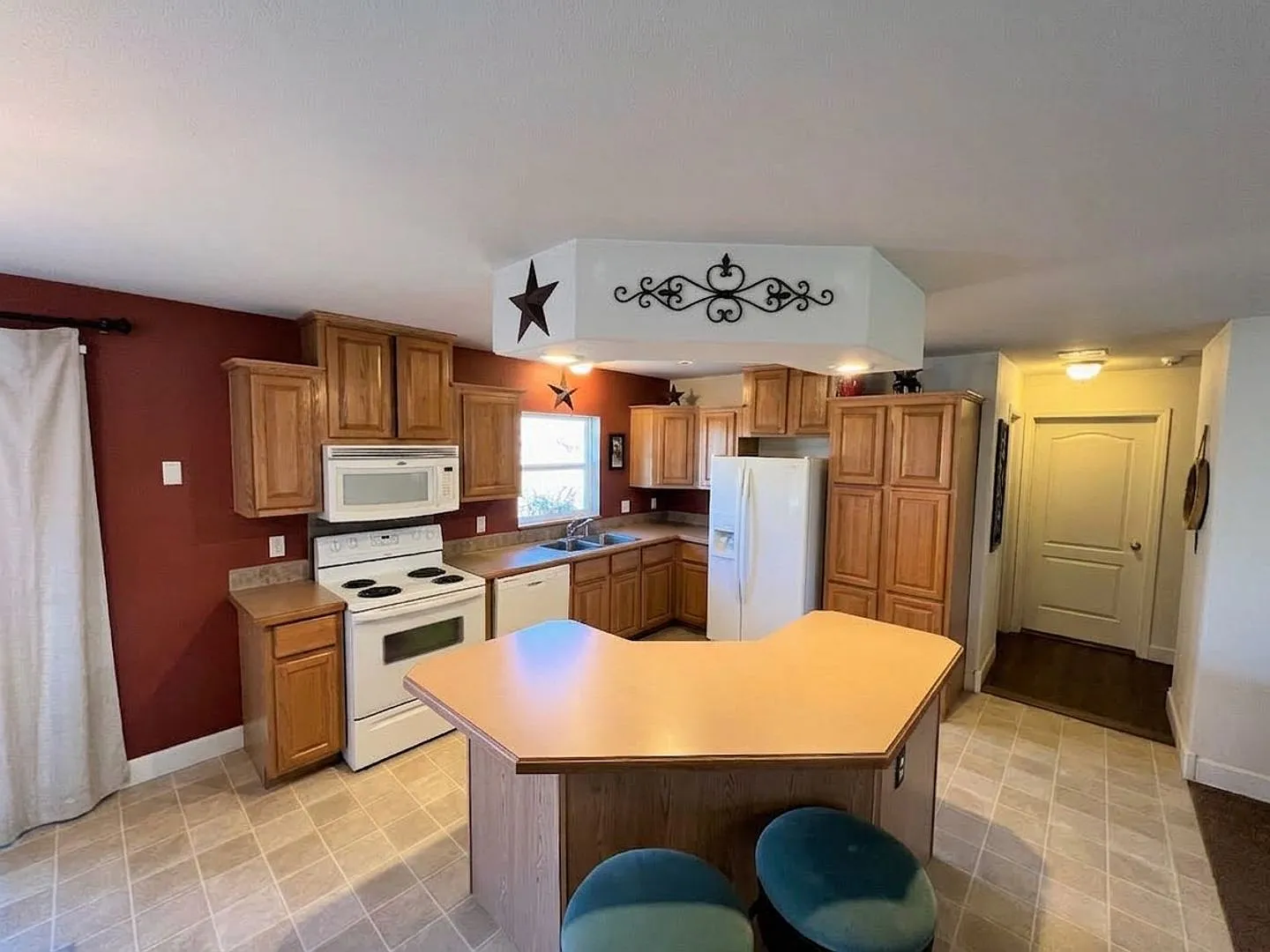 Single-Level Home on Eastside of Manhattan — Photo 4