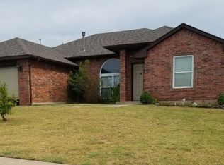 512 Manhattan Dr, Moore, OK 73160