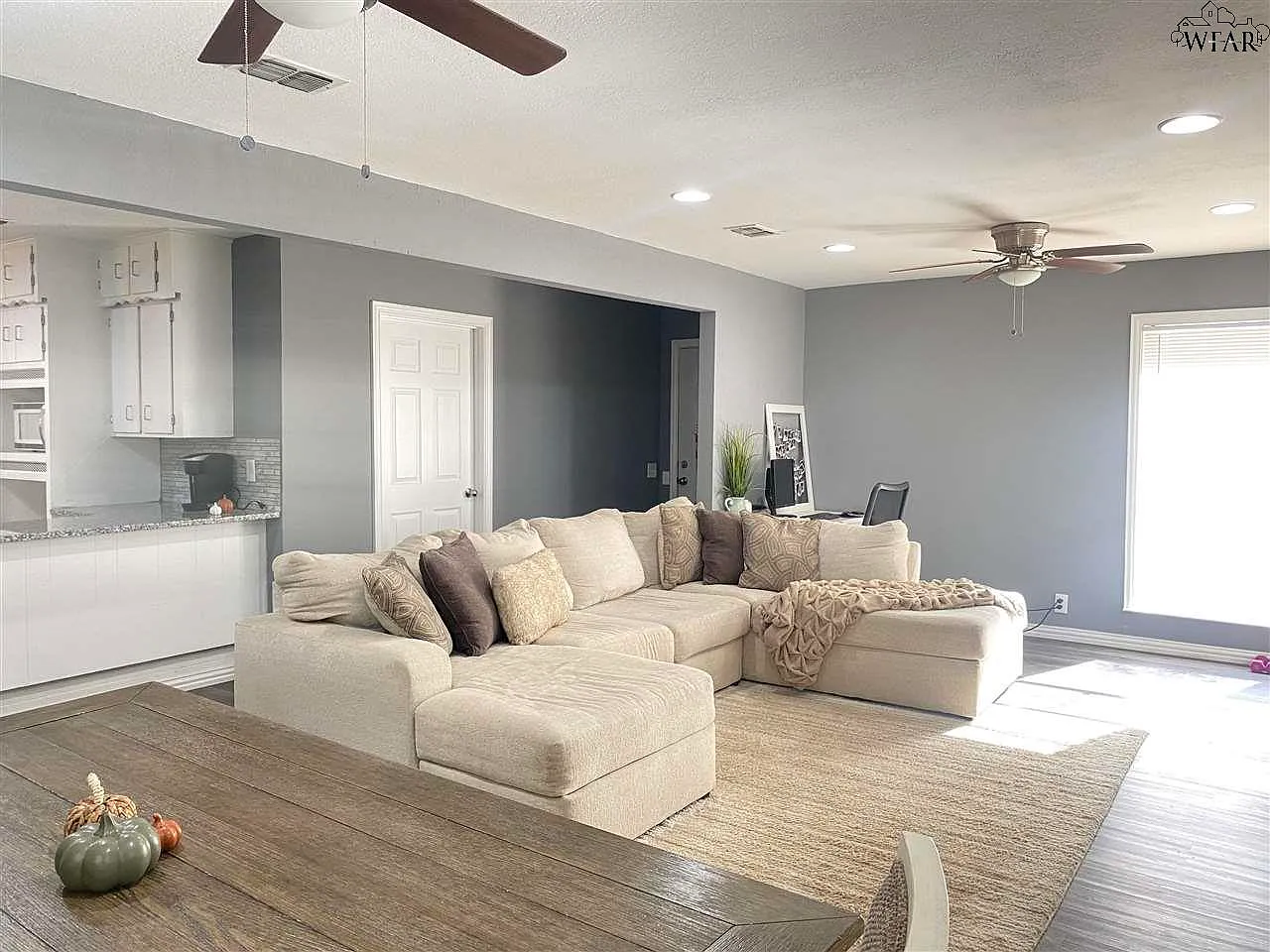 3 bed, 2.0 bath, 1350 sqft, $1,700 — Photo 4