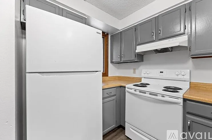 Building Photo - 740 Westwinds Dr #6