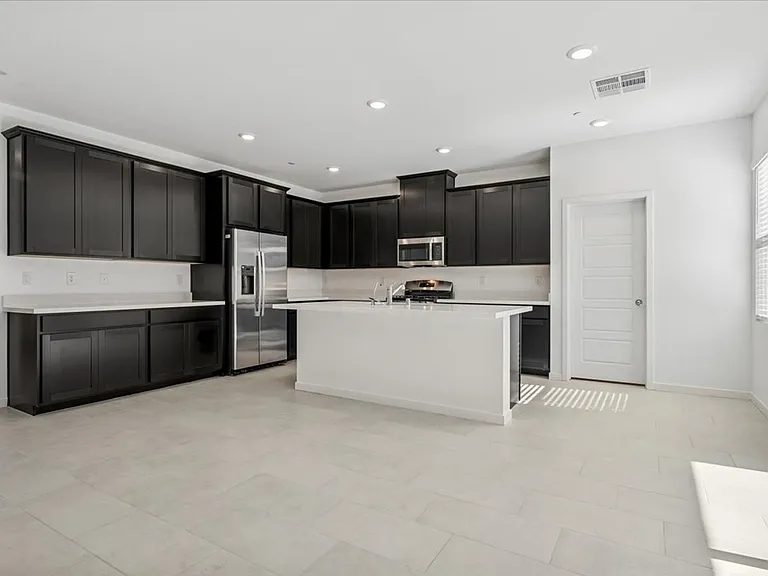 311 Mount Tyndall St — Photo 17