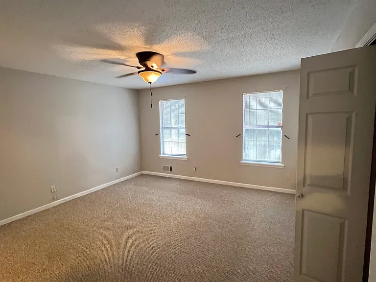 10 Fox Run Ln — Photo 12